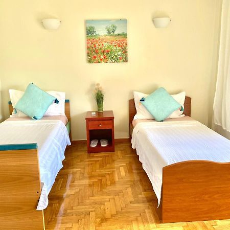Quiet Near Subway And Acropolis 2 Bedrooms Apt アテネ エクステリア 写真