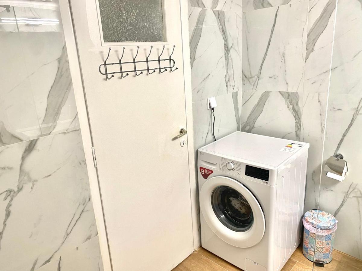 Quiet Near Subway And Acropolis 2 Bedrooms Apt アテネ エクステリア 写真
